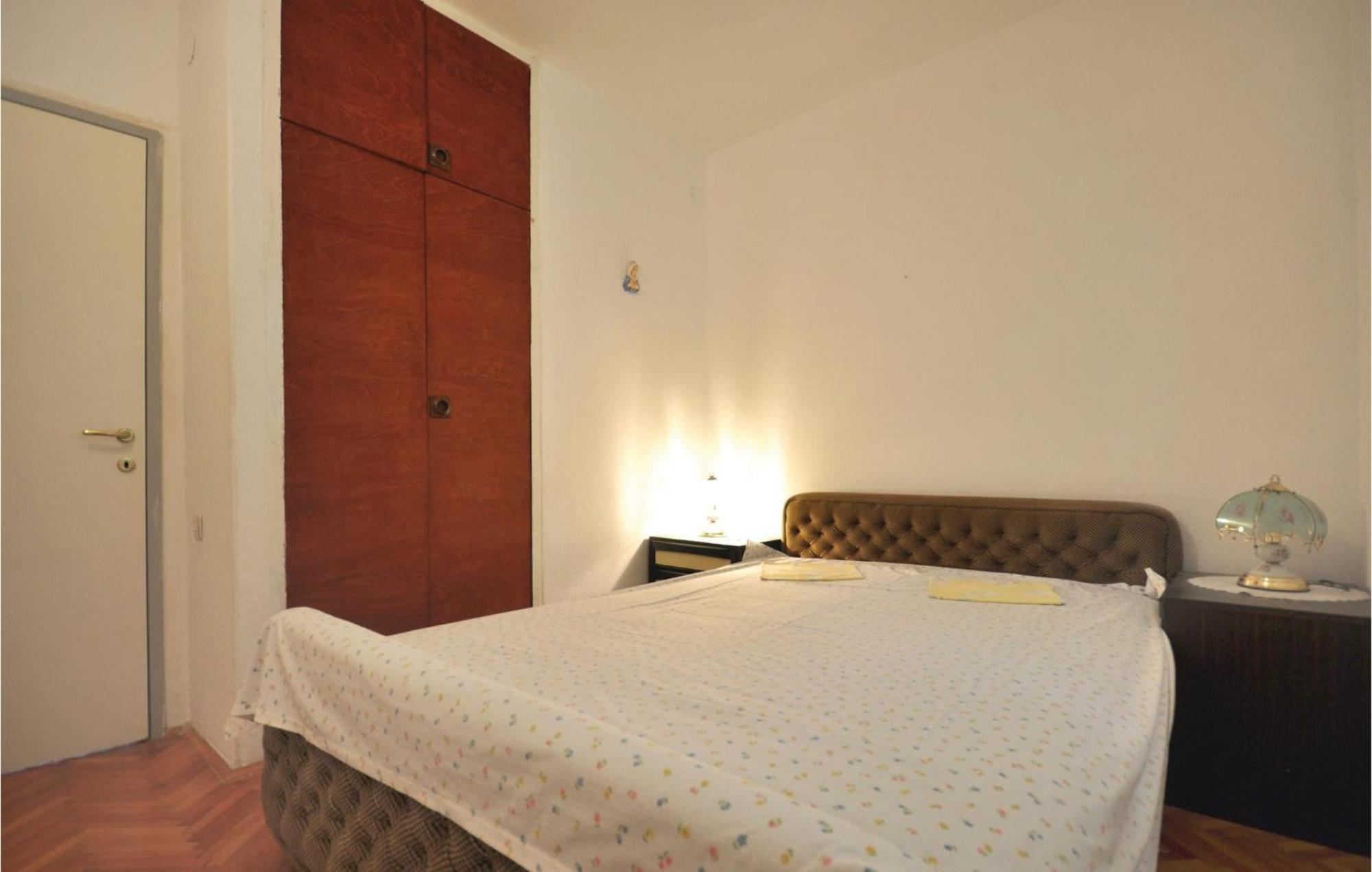 Awesome Home In Seget Vranjica With Wifi Extérieur photo