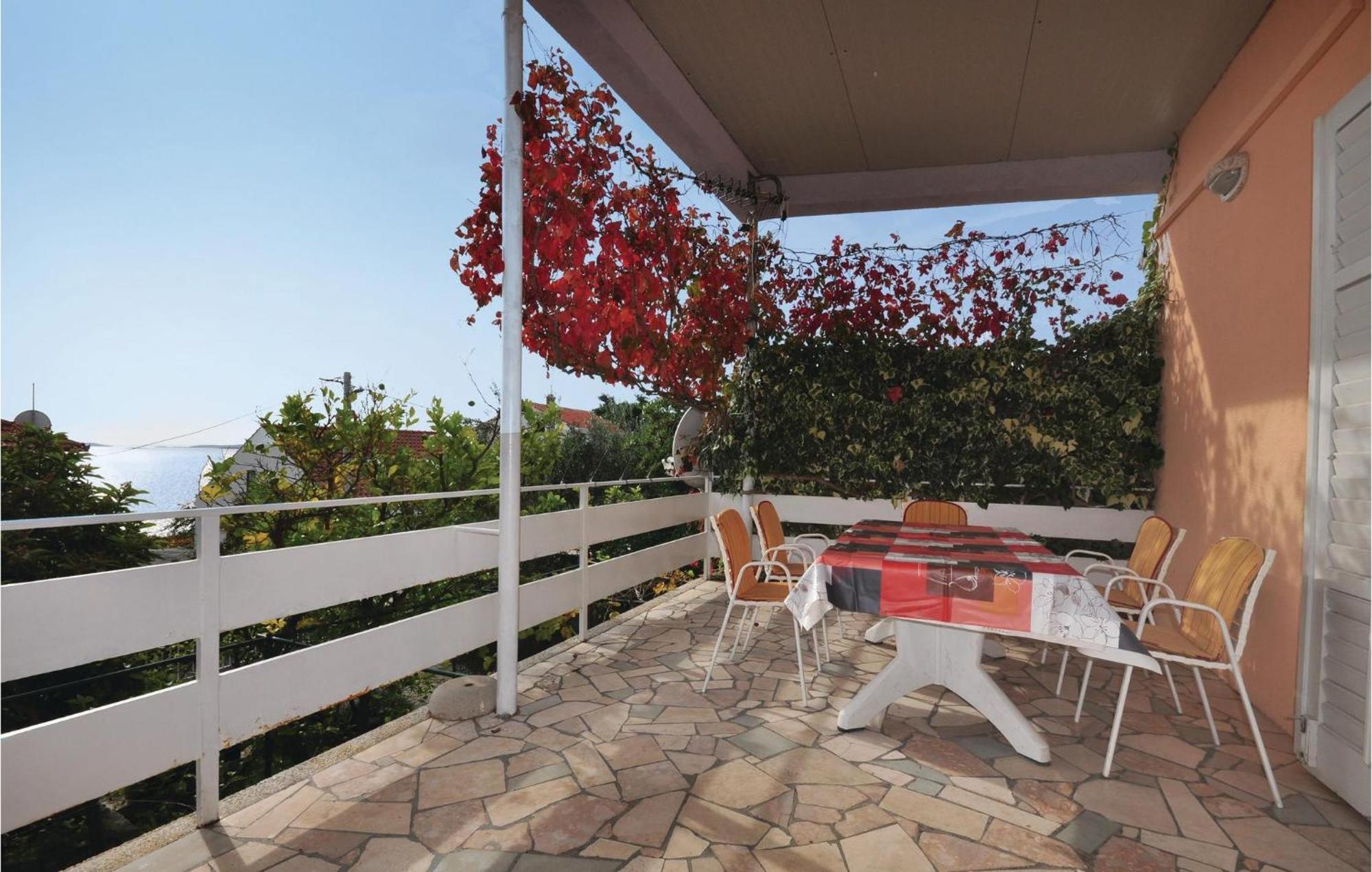 Awesome Home In Seget Vranjica With Wifi Extérieur photo