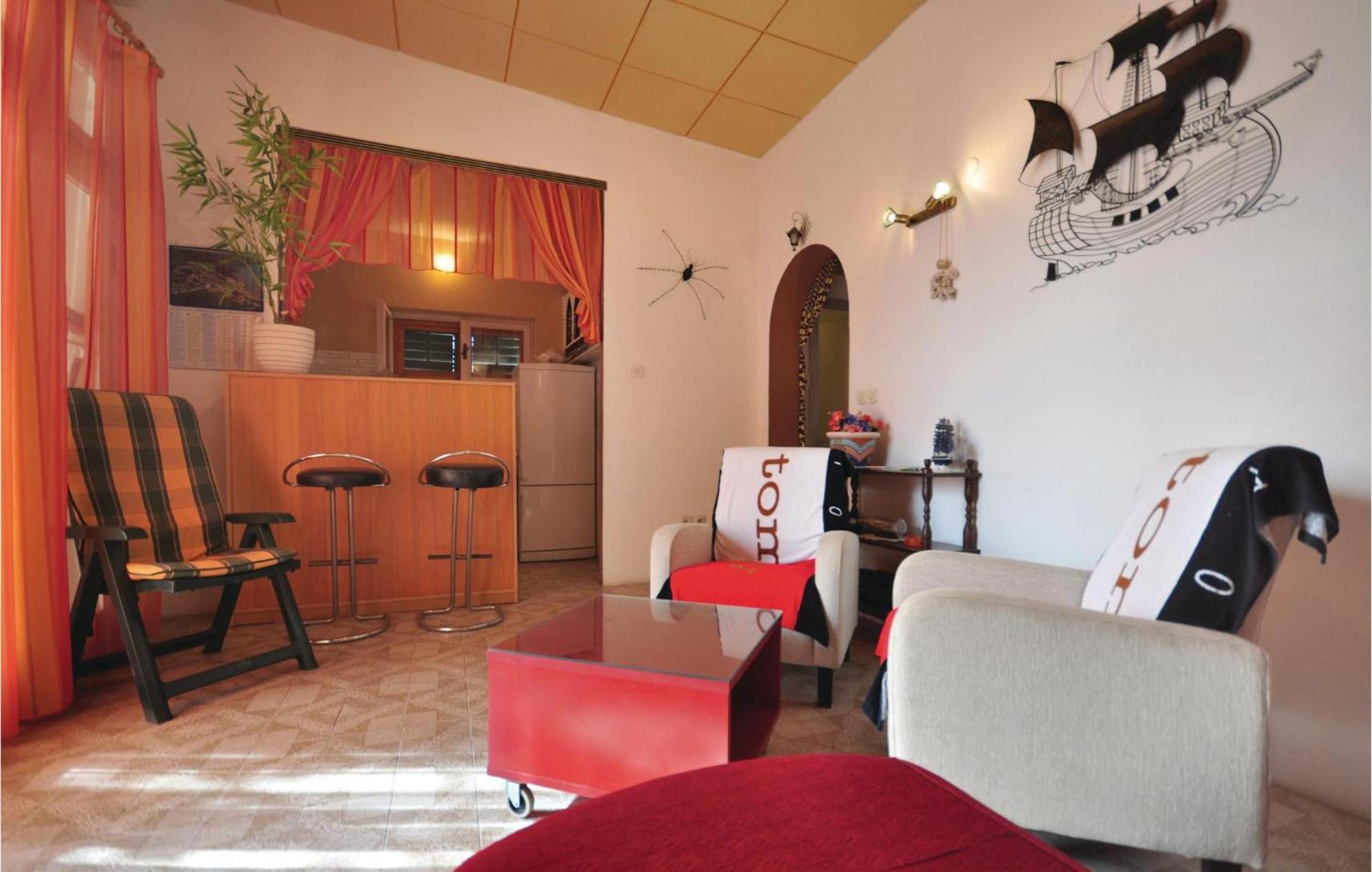 Awesome Home In Seget Vranjica With Wifi Extérieur photo