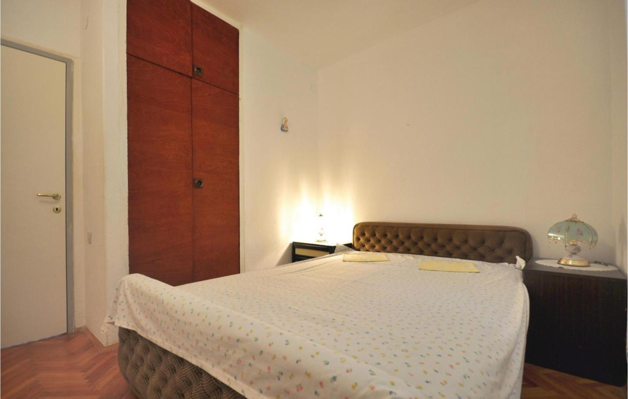Awesome Home In Seget Vranjica With Wifi Extérieur photo