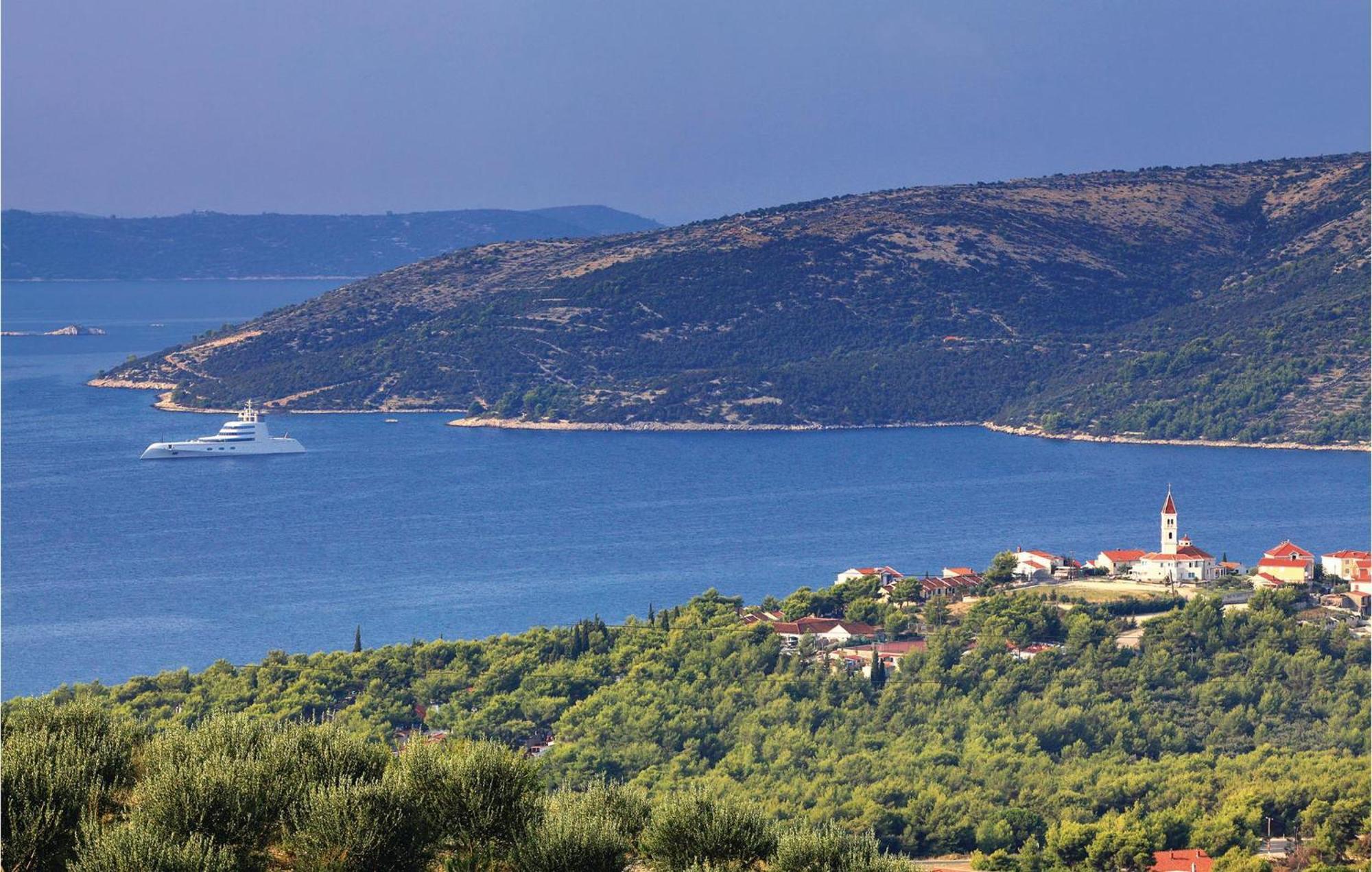 Awesome Home In Seget Vranjica With Wifi Extérieur photo